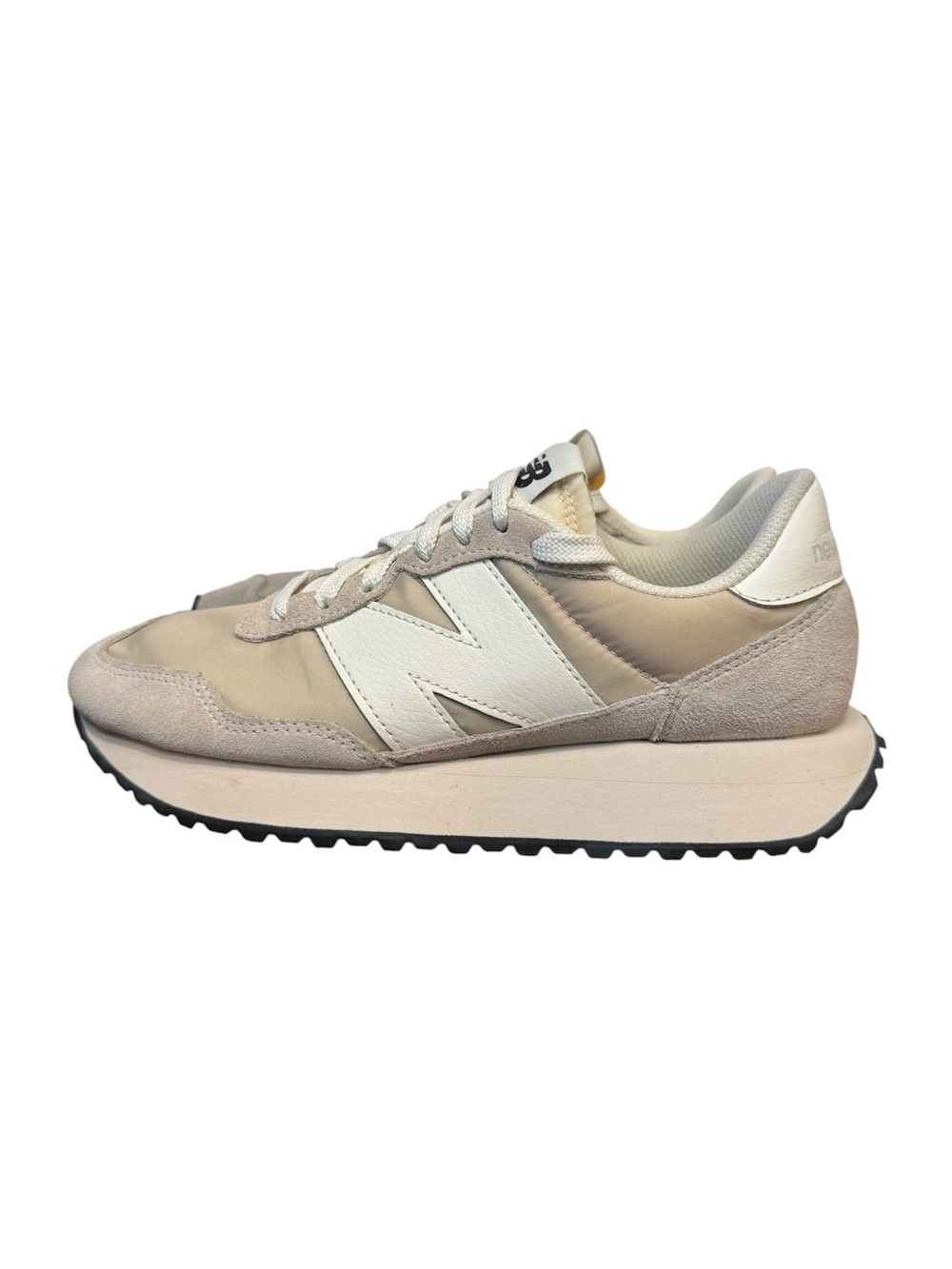 New Balance 237 Casual Retro Sneakers Beige White Neutral Womens Shoes Size 8